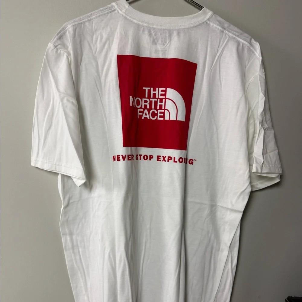 The North Face Standard Fit T-Shirt Bundle of 2 New NWT Graphic Tees - Picture 7 of 12